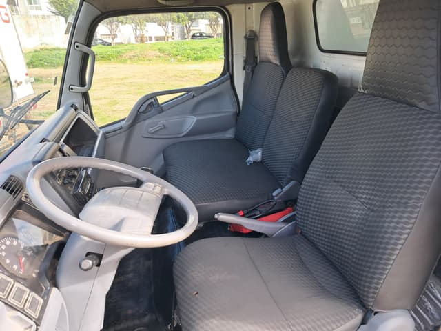 Mitsubishi Fuso FRONT_SEAT