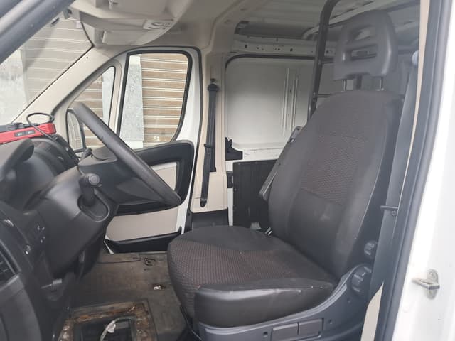 Peugeot Boxer FRONT_SEAT