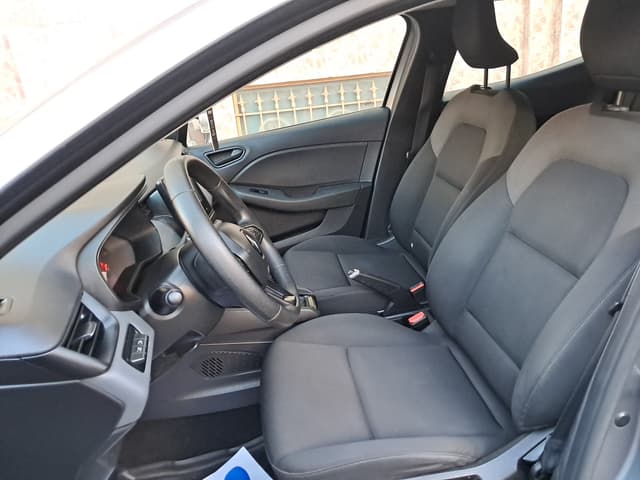 Renault Clio FRONT_SEAT
