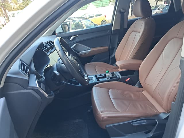 Audi Q3 FRONT_SEAT