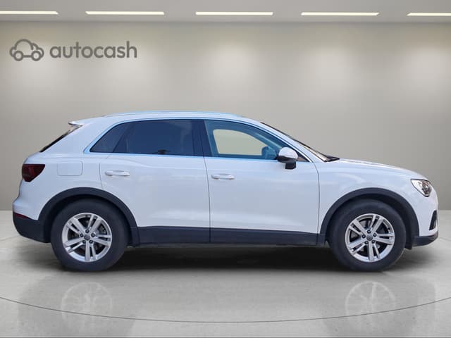 Audi Q3 RIGHT