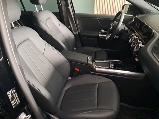 Mercedes GLA FRONT_SEAT