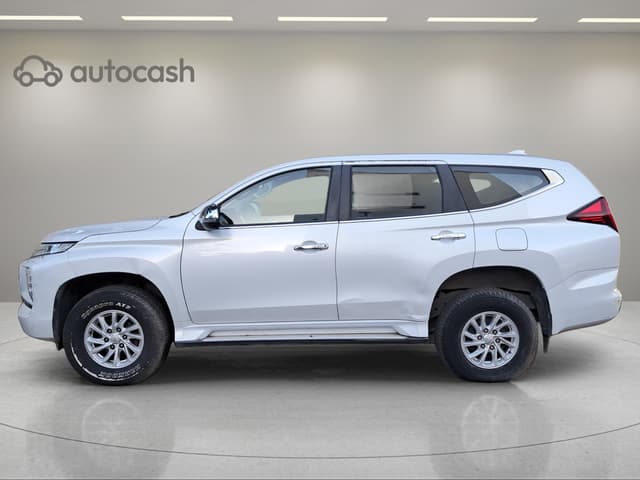 Mitsubishi Pajero LEFT