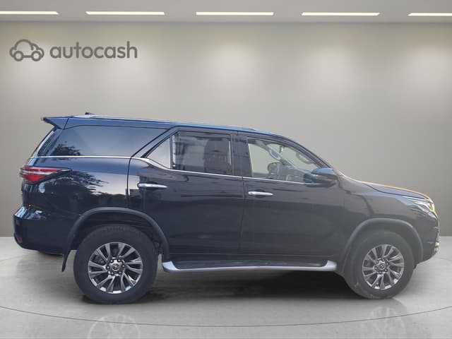 Toyota Fortuner RIGHT