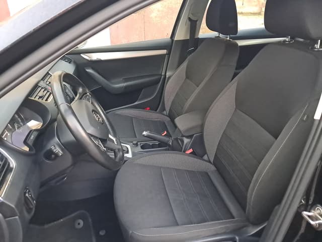 Skoda Octavia FRONT_SEAT