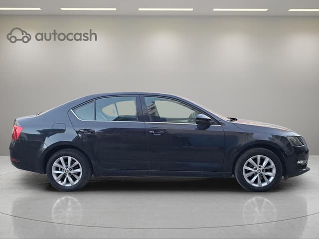 Skoda Octavia RIGHT
