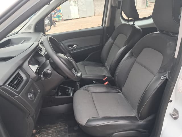 Renault Express FRONT_SEAT