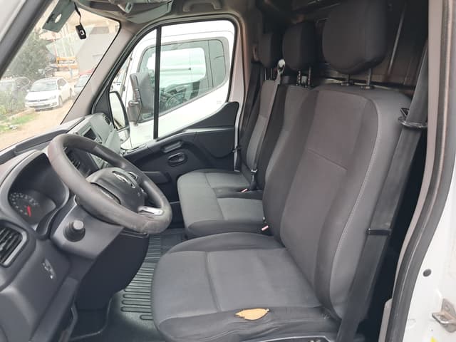 Renault Master FRONT_SEAT