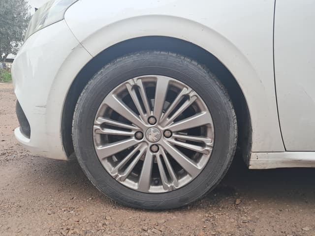 Peugeot 208 WHEEL_AVG