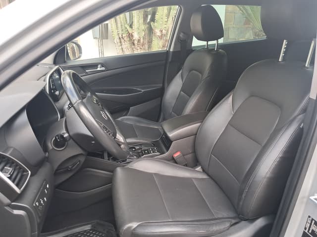 Hyundai Tucson FRONT_SEAT