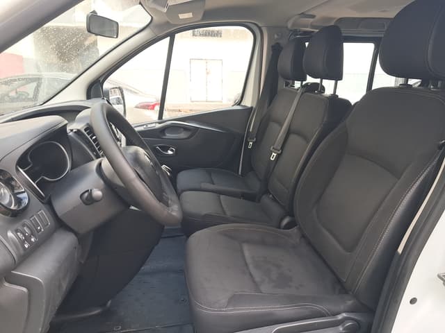 Renault Trafic FRONT_SEAT