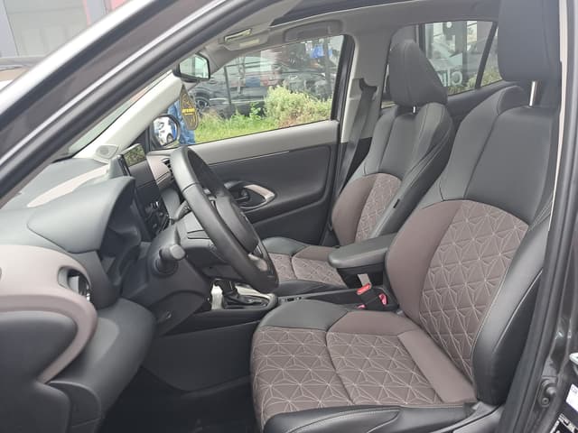 Toyota Yaris Cross FRONT_SEAT