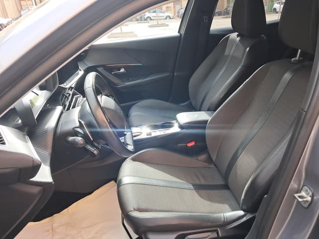 Peugeot 2008 FRONT_SEAT