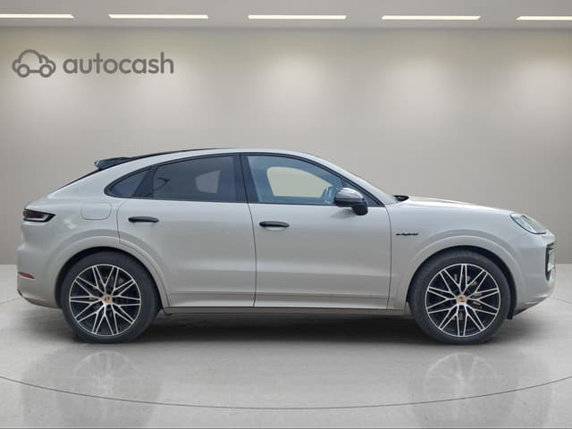Porsche Cayenne Coupé RIGHT