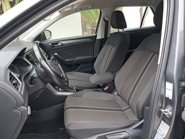 Volkswagen T Roc FRONT_SEAT