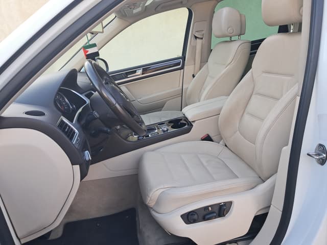 Volkswagen Touareg FRONT_SEAT
