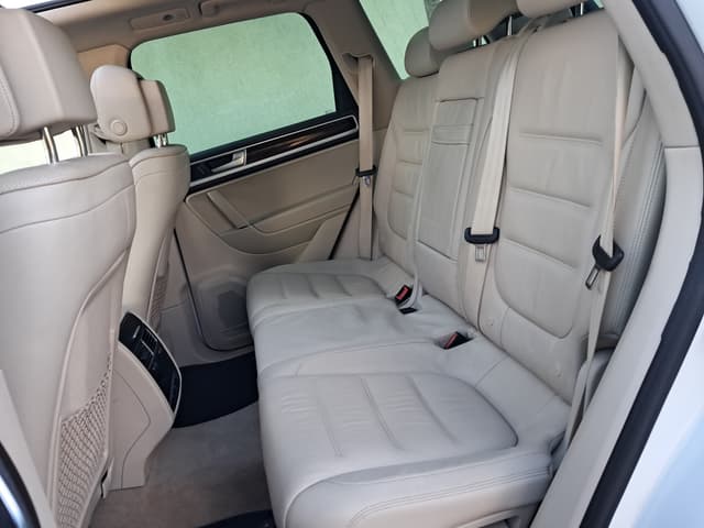 Volkswagen Touareg REAR_SEAT
