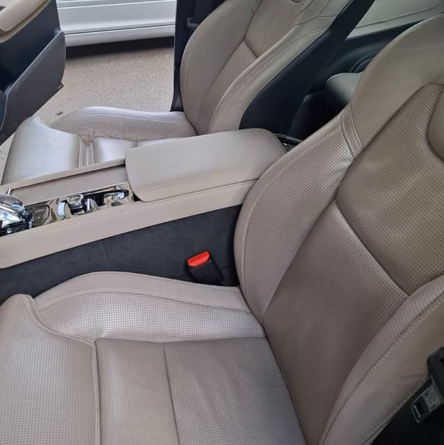 Volvo XC90 FRONT_SEAT