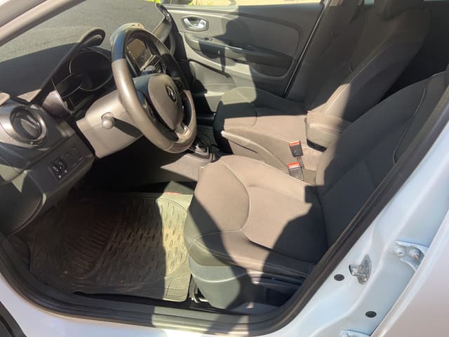 Renault Clio FRONT_SEAT