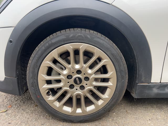 Mini Cooper 3 portes WHEEL_AVG