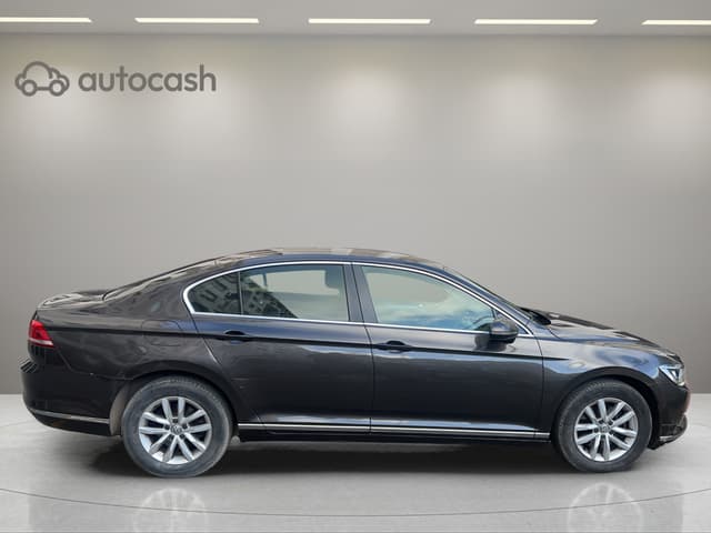 Volkswagen Passat RIGHT