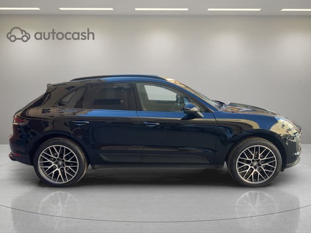 Porsche Macan RIGHT