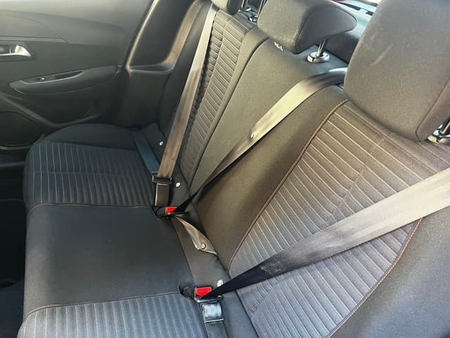 Peugeot 208 REAR_SEAT