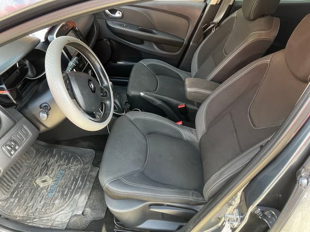 Renault Clio FRONT_SEAT