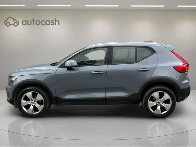 Volvo XC40 LEFT