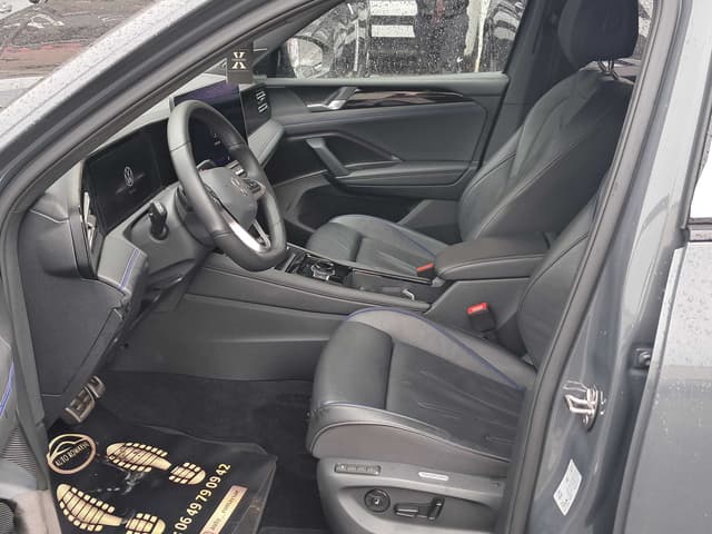 Volkswagen Tiguan FRONT_SEAT