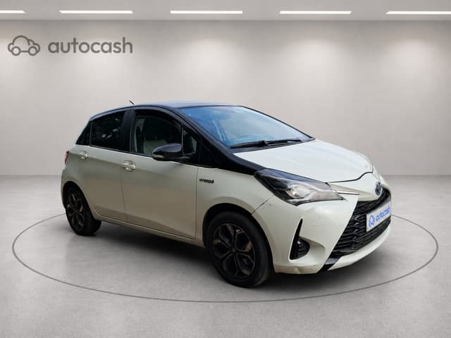 Toyota Yaris HEV RIGHT